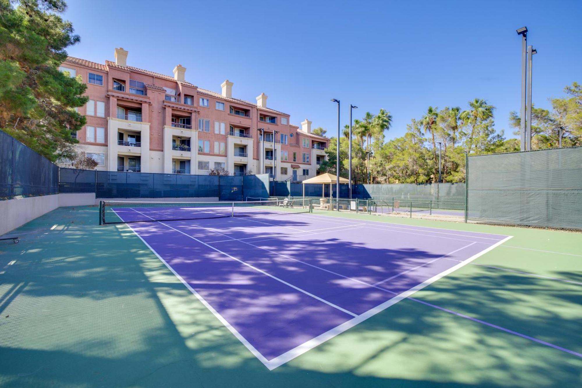 Apartment Walk To Vegas Strip Modern With Patio! Las Vegas