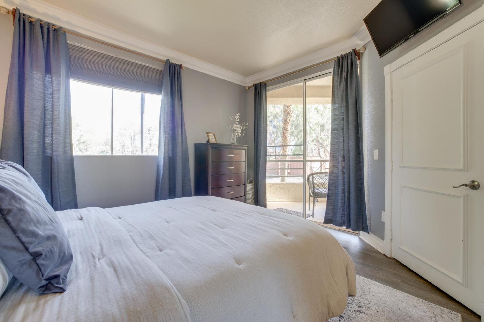 Walk To Vegas Strip Modern With Patio! * Las Vegas